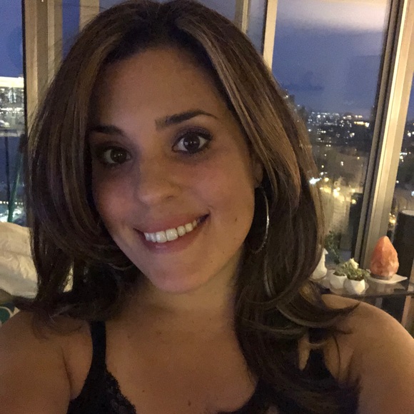 Meet your Posher, Lisa - Picture 1 of 2